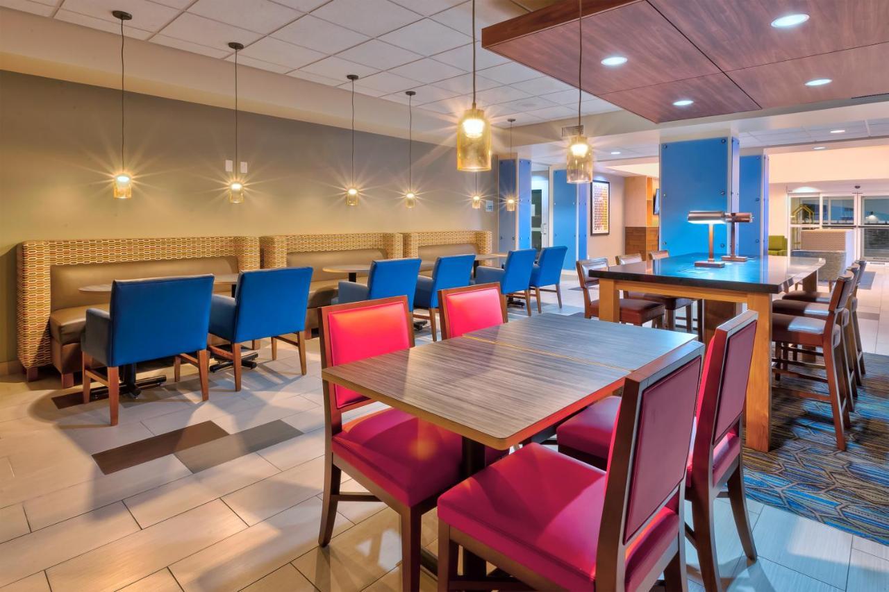 Holiday Inn Express & Suites - Effingham By Ihg Ngoại thất bức ảnh